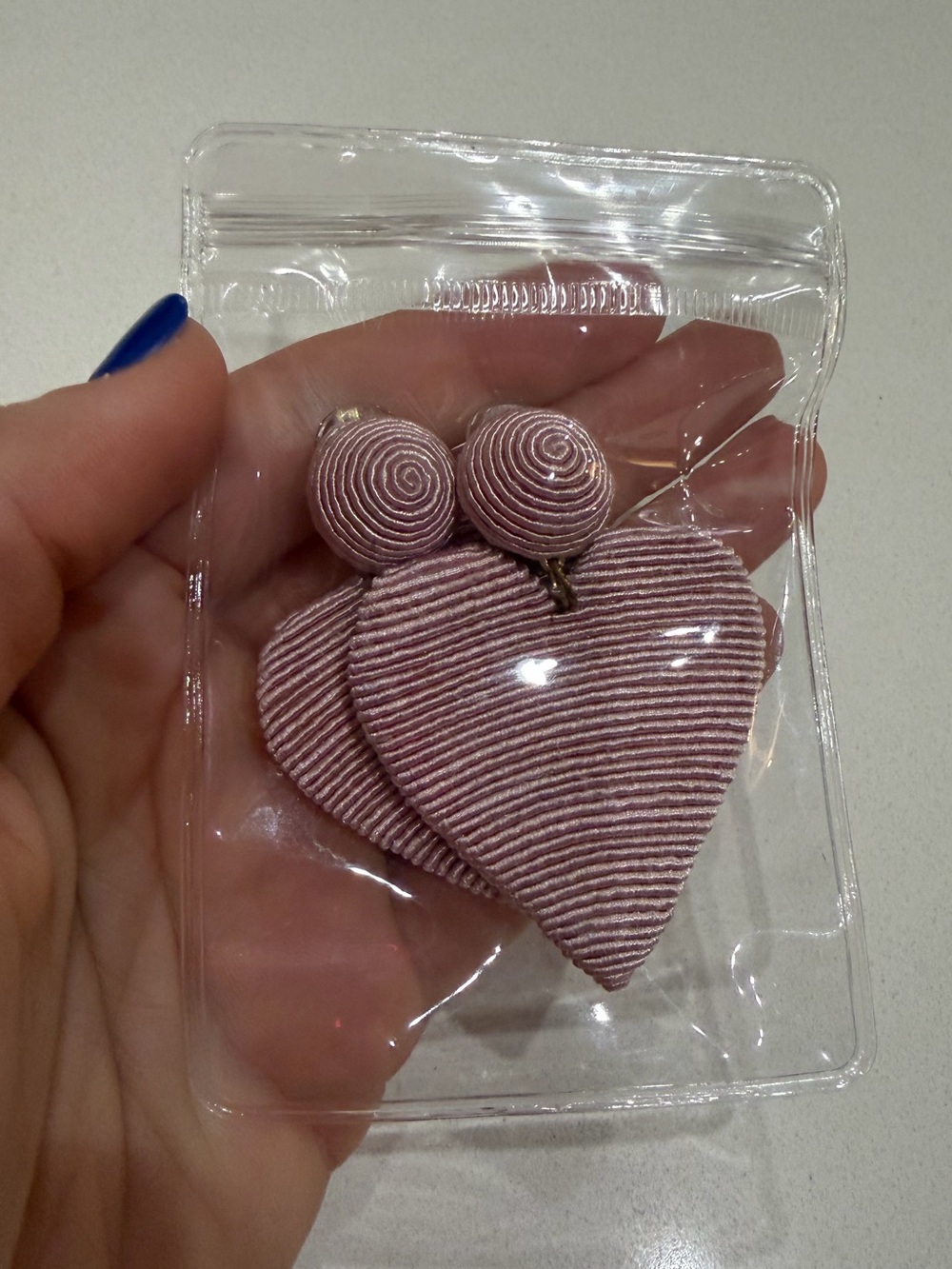 Rebecca de Ravenel Aerin Large Cora Clip-On Heart Earrings - Picture 3 of 8